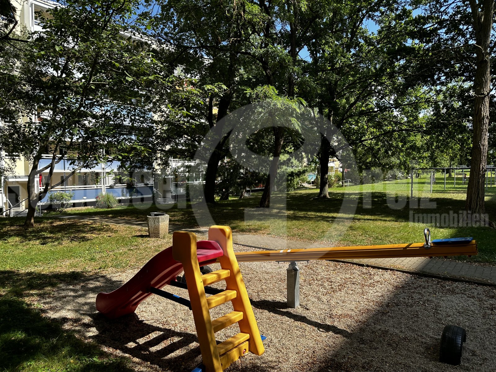 Gemeinschaftsgarten mit Spielplatz