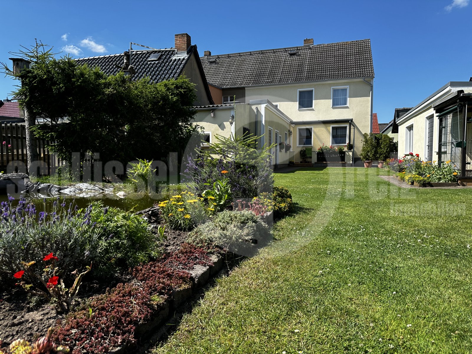 Grundstück/Gartenteich