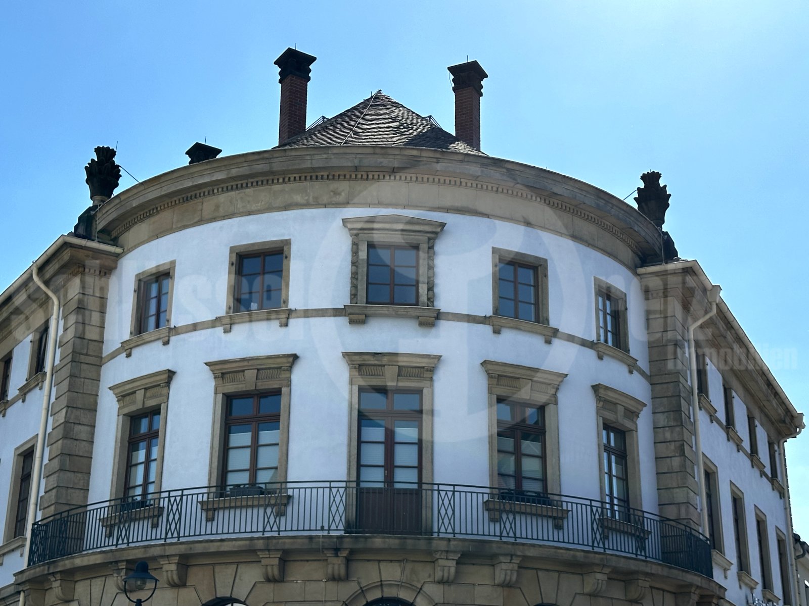 Objektansicht mit umlaufendem Balkon