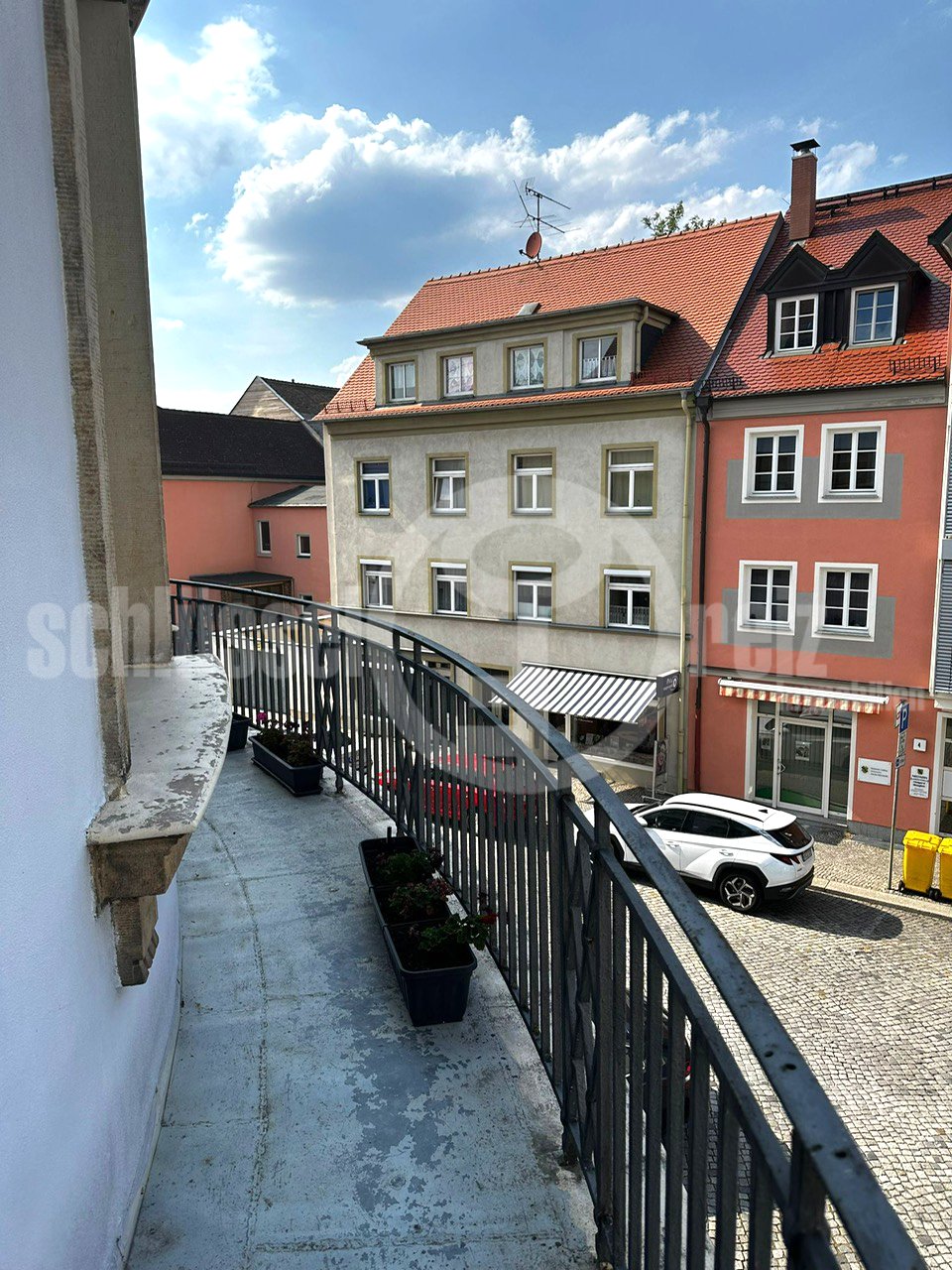 runder Eckbalkon Wohnung 1. OG